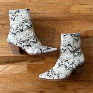 Matisse Caty Boot White Snakeskin Size 8